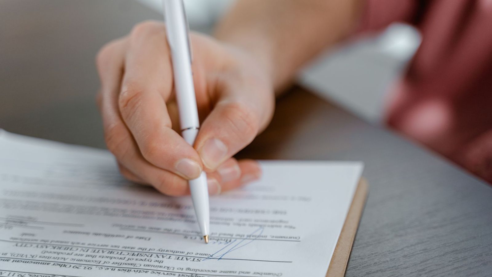 La signature d'un contrat
